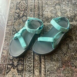 Womens Teva shoes
